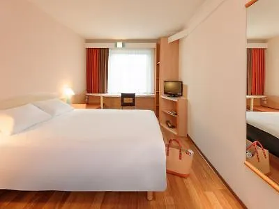 Ibis Hotel 3*
